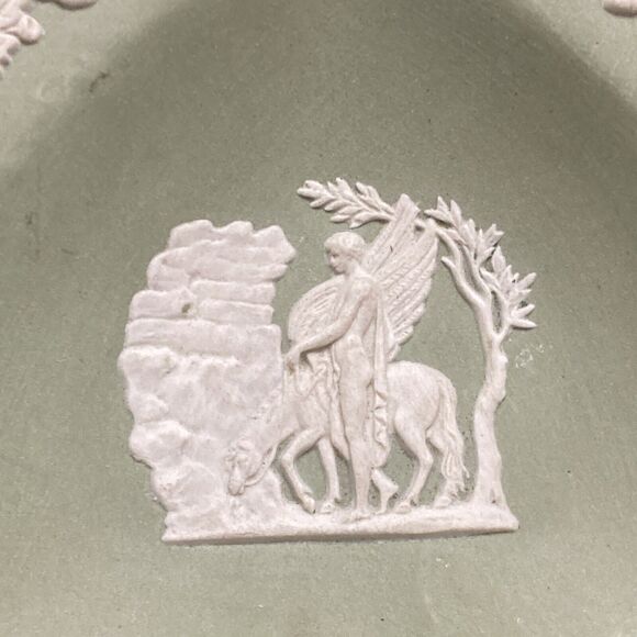 Vintage Wedgwood Green Jasperware Heart Shaped Trinket Dish 4” Made in England - Picture 3 of 6